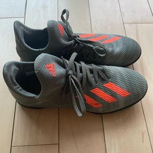 Soccer turf shoes
